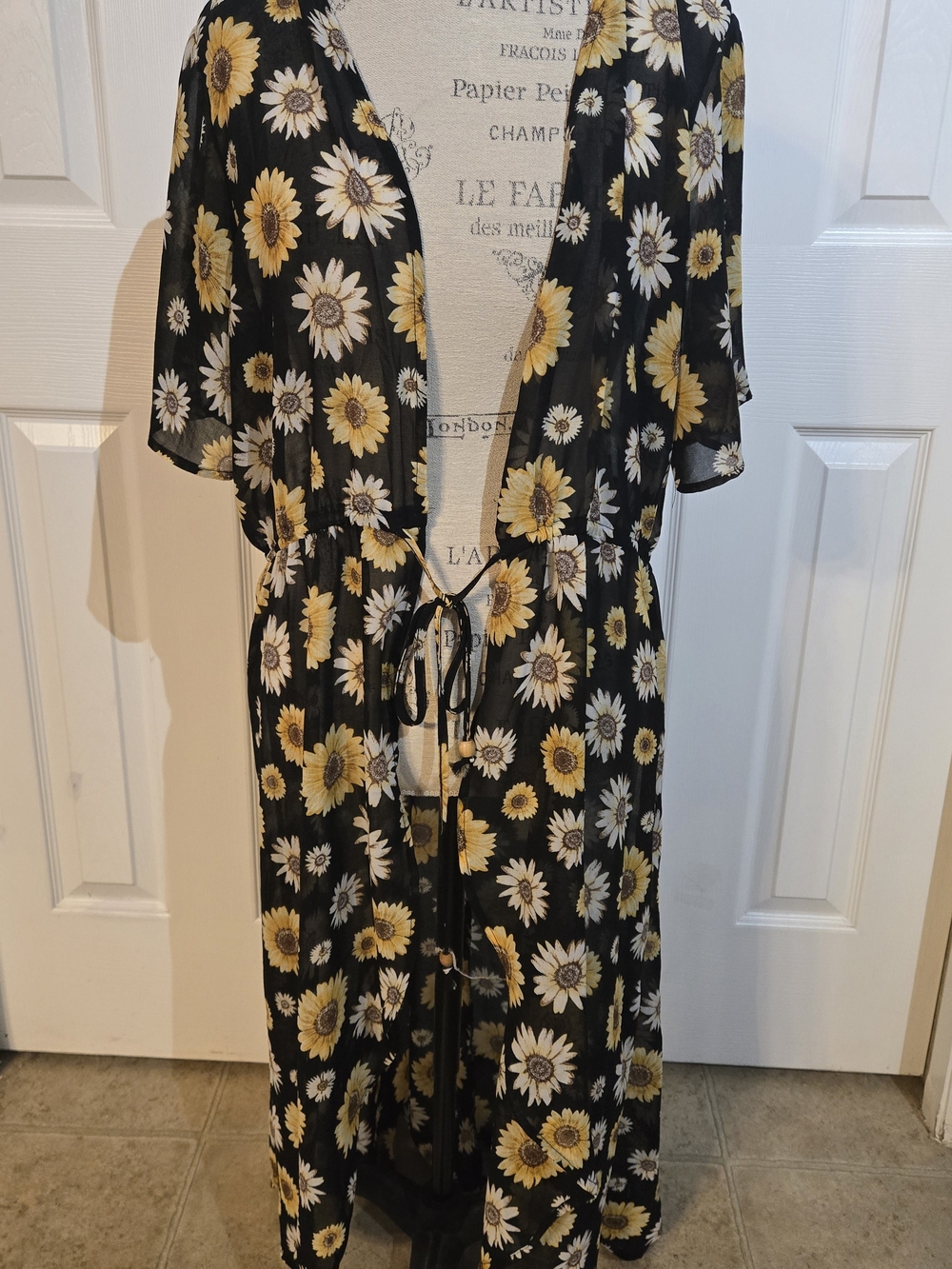 Liberty Love Womens 2XL Black Yellow White Floral Sheer Chiffon V-Neck Long